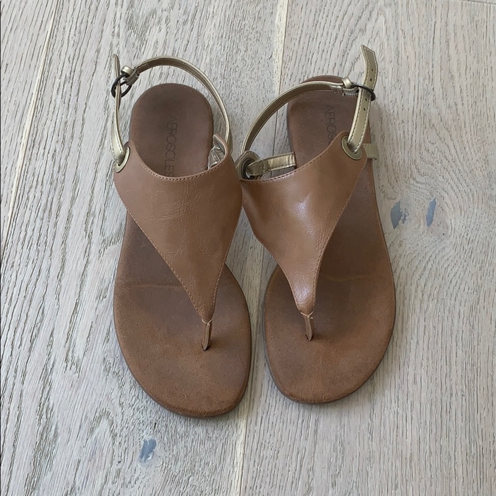 Aerosoles tan leather thongs🌺
